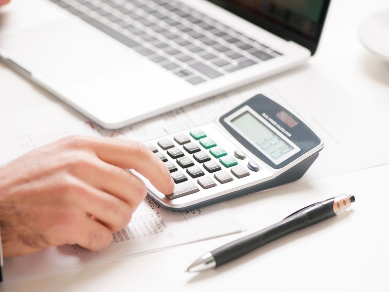 Por que os brasileiros têm dificuldade em gestão financeira?